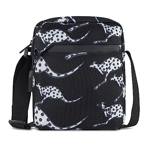 Chiemsee Jump N Fly Schultertasche aus RPET - umweltfreundliche Umhängetasche in Schwarz - Messenger-Bag aus 100% recyceltem Material, bietet viel Platz und praktische Fächer für den täglichen Gebrauch, ideal für umweltbewusste Nutzer.