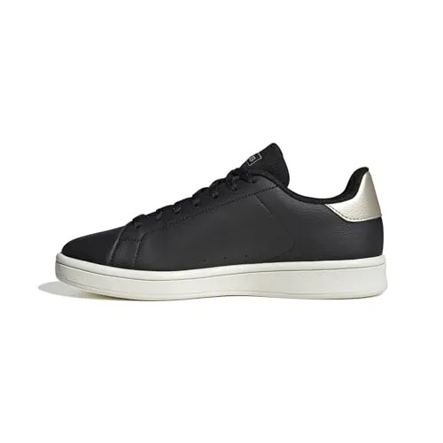 adidas Sportswear URBAN COURT SCHUH Sneaker schwarz 37 1/3 EU - Sportliche Sneaker in Core Black mit Synthetik-Obermaterial, ideal für aktive Tage. Bitte eine Größe größer bestellen für optimalen Tragekomfort.