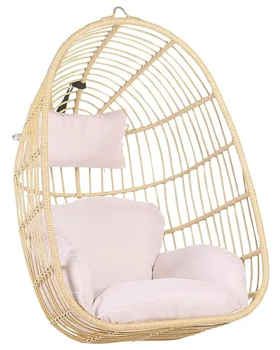 BELIANI Hängesessel Beige Rattan mit Kissen – Boho Stil für drinnen und draußen - Hängesessel im Boho Stil aus PE Rattan mit bequemem Kissen. Ideal für Veranda, Balkon oder Schlafzimmer, bringt er Urlaubsfeeling in Ihr Zuhause. UV-beständig und pflegeleicht.