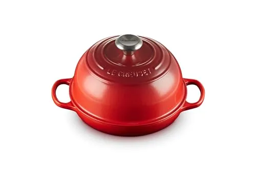 LE CREUSET Brot Bräter 24cm Kirschrot - Ideal für frisches Brot - Pfannen: Le Creuset Brot Bräter in Kirschrot, perfekt für köstliche Brote, mit 30 Jahren Garantie und für alle Herdarten geeignet.