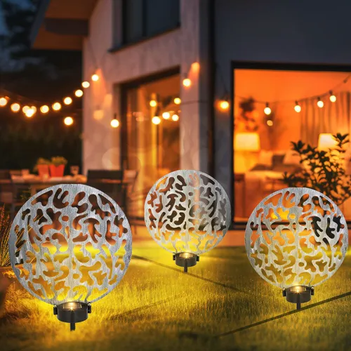 Solar Steckleuchte 3er Set, Rund mit Erdspieß - Lampen für den Garten, stimmungsvolle warmweiße Beleuchtung durch 2x LED, aus silberfarbenem Metall mit dekorativem Muster, spritzwassergeschützt (IP44)