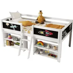 Kinderbett mit Regal und Lattenrost, 90x200 cm, Rausfallschutz - Weißes Holzbett - Praktisches Kinderbett mit Lattenrost und Rausfallschutz. Inklusive zwei verschiebbaren Regalen und stabiler Konstruktion. Perfekt für sichere Nächte und kreatives Spielen.