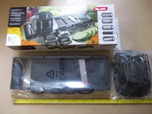 Ibili Easycook Gemüseschneider - Vielseitige Küchenreibe mit 5 Aufsätzen - Mandolinen, spülmaschinengeeignet und aus robustem Edelstahl, ideal für kreative Gemüsezubereitung und exquisites Kochen.