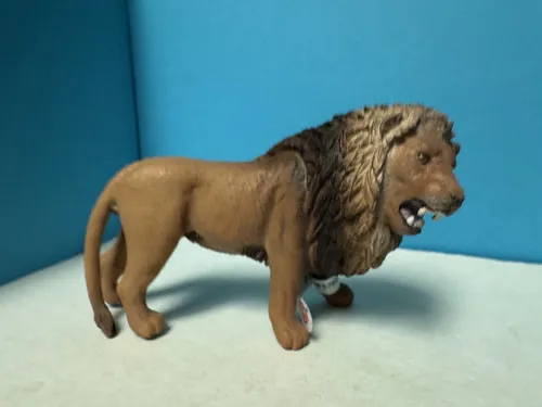 fb13- Schleich Wild Life 17000 Löwe männlicher Löwe mit Fähnchen