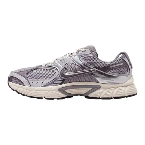 Nike V5 RNR Sneakers Herren - 43 - Laufschuhe mit atmungsaktivem Mesh-Obermaterial und langlebigen Kunstleder-Overlays. Ideal für Komfort und Traktion dank plüschigem Kragenfutter und Gummi-Außensohle.