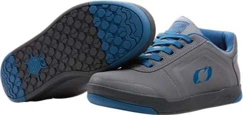 ONeal Pinned Pro Flat Schuhe Unisex - Grau/Blau - 45 EU - Fahrradschuhe mit einzigartiger Honey Rubber® Sohle für optimalen Grip und Flexibilität. Hoher Innengelenkschutz und verstärkte Zehenkappe sorgen für Sicherheit und Komfort auf jeder Fahrt.