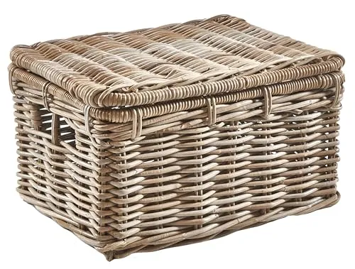 Kobolo Rattantruhe Kiste in Kubu Grey - Groß - Truhe aus hochwertigem Rattan, ideal für stilvolle Aufbewahrung von Kleidung und Accessoires. Mit stabilem Deckel und zeitlosem Design - perfekter Blickfang für jedes Zuhause.