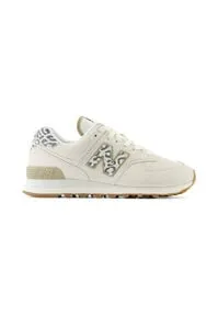 New Balance Sneaker 574 in Beige, Größe 38 - Stylische Sneaker für Damen in Beige, Größe 38. Der New Balance 574 bietet optimalen Komfort und ein zeitloses Design – ideal für Alltag und Freizeit.