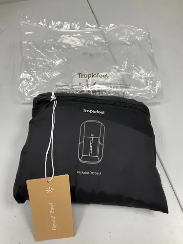 Tropicfeel Packable Daypack 18-22 - Schwarz - Kompakter Daypack, der sich in seiner eigenen Tasche verstauen lässt. Perfekt für Reisen und den Alltag. Hergestellt aus 100% recyceltem Polyamid. Entdecken Sie weitere Top-Angebote von Tropicfeel!