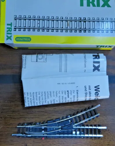 T14951 N Minitrix Gleis Weiche, links 24 °