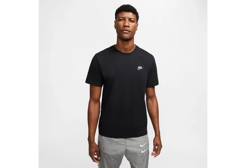 Nike Sportswear Club Herren-T-Shirt - Schwarz/Grau - Bequemes Herren-T-Shirt aus weicher Baumwolle, ideal für den Alltag. Der entspannte Schnitt sorgt für hohen Tragekomfort und lässt sich vielseitig kombinieren. Stylisches Futura-Logo auf der Brust verleiht dem Shirt einen sportlichen Look.