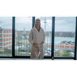 Kokott Arbeitskittel Damen, weiß – Strapazierfähiger Laborkittel mit langen Ärmeln - Arbeits- & Schutzkleidung für Damen, Größe 36. Robuster Kittel aus 100% Baumwolle, ideal für den Einsatz in Laboren und Pflegeberufen. Mit verstellbaren Ärmelweiten und praktischen Taschen.