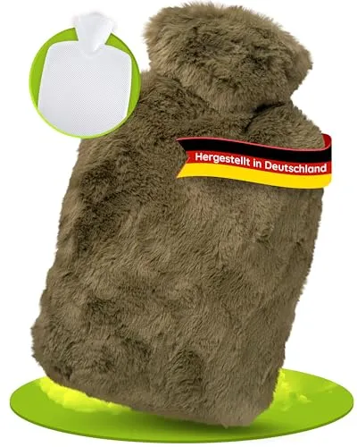 Hugo Frosch Wärmflasche Klassik 1,8 l - Moosgrün - Wärmflasche zur Behandlung von Schmerzen & Fieber, mit XL-Haltelasche und abnehmbarem, waschbarem Bezug aus langhaarigem Microfaser für extra Komfort.