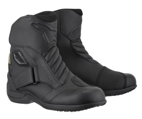 Alpinestars New Land Stiefel - GORE-TEX - Schwarz - Größe 50 - Motorradstiefel mit 100% wasserdichter GORE-TEX® Membran für maximalen Wetterschutz und Komfort auf langen Fahrten.