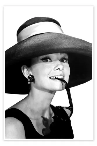 Posterlounge Wandbild Audrey Hepburn im Sommeroutfit, Celebrity Collection, erhältlich als Poster, Leinwandbild, Wandsticker oder Acrylglasbild