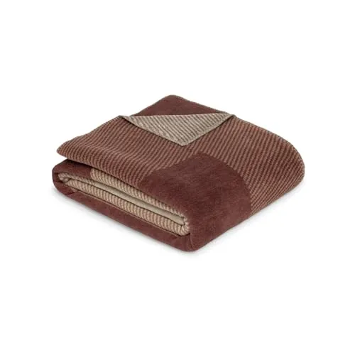 Wohndecke Sintra von IBENA - Modernes Design in Erdtönen - Wohndecke mit stilvollem geometrischen Muster in warmen Erdtönen. Bietet hohen Komfort, ist waschmaschinen- und trocknergeeignet – ideal für jedes Zuhause.