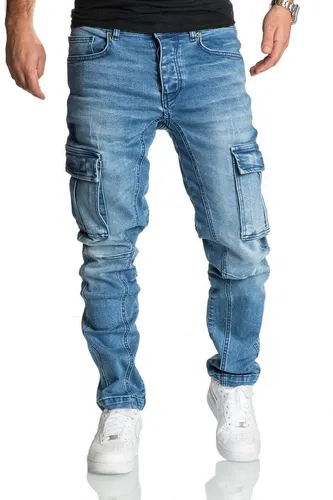 REPUBLIX Herren Cargo Jeans WESTON - Regular Fit Denim - Die REPUBLIX Herren Cargo Jeans bietet einen modernen Look mit praktischen Cargotaschen. Ideal für Alltag und Freizeit, sorgt der Stretch-Anteil für Komfort und Bewegungsfreiheit. Verfügbar in Hellblau, Dunkelblau und Grau.