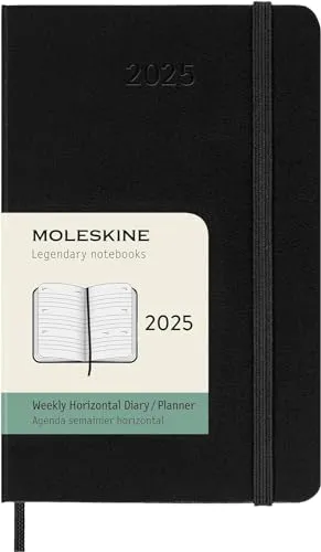 MOLESKINE Buchkalender 2025 - Horizontal - P/A6 - Kalender für 2025 mit horizontalem Layout, ideal für die wöchentliche Übersicht. Fester Einband, elastischer Verschluss und praktische Notizseiten bieten optimale Planung.