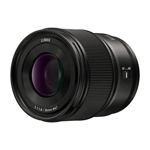 Panasonic LUMIX S Series 35 mm F1.8 Objektiv - Objektiv für Systemkameras mit großer Blende, ideal für Schnappschüsse und Portraits; robustes Design, staub- und spritzwasserfest für den Einsatz unter rauen Bedingungen.