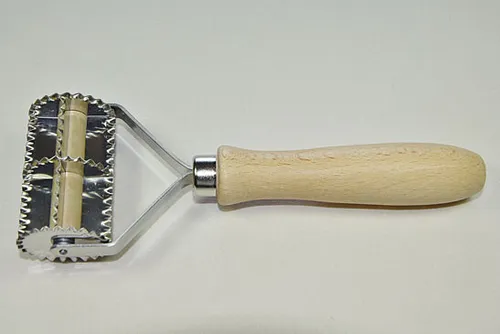 Teigroller, Teigschneider (Wellenrand, 28 mm, 8 Quadrate) - kleine Tortellini /