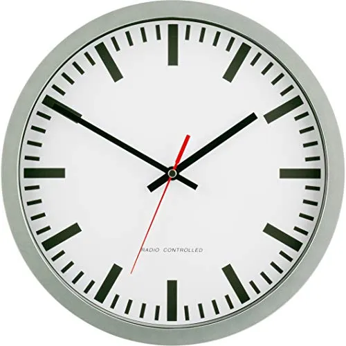 Eurotime Funkwanduhr, 30 cm, Kunststoffgehäuse Silber, Echtglas, klares Bahnhofszifferblatt, automatische Zeitein- und Zeitumstellung von Sommer- und Winterzeit, rote Sekunde, 53830-07