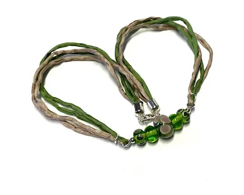 Handgefertigte Glasperlen Halskette grün (16mm) mit 925/- Sterling Silber - Elegante Halskette aus handgefertigten Glasperlen und hochwertigem Sterlingsilber, ideal für besondere Anlässe und jeden Tag.