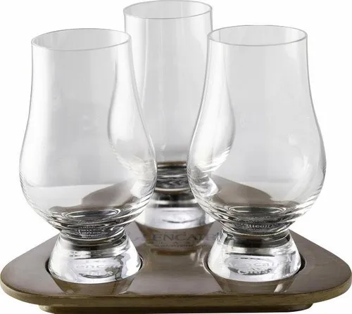 GLENCAIRN The Glass Tasting-Set: 3x Whiskeygläser & Holztablett - Whiskeygläser Set aus bleifreiem Kristallglas, spülmaschinentauglich und bruchsicher. Ideal für Whisky-Liebhaber und als Geschenk für besondere Anlässe.