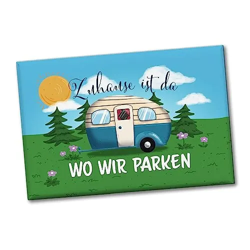 Zuhause ist da wo wir parken Souvenir Magnet mit Wohnwagen als schöne Geschenkidee für Campingbegeisterte, die ihren Urlaub im Campingwagen verbringen und die Natur lieben