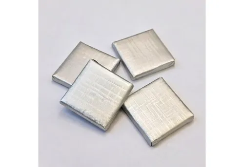 Silberne Madlen Schokolade 4x4cm | Kiz Isteme | Verlobung 1 Kg (ca. 140 - 145 Stück) - Ideal für Hochzeiten und Feiern, diese Schokolade ist ein perfektes Andenken für Ihre Gäste. Genießen Sie die traditionelle Kultur in jedem Bissen. Kühl und trocken lagern für besten Genuss.