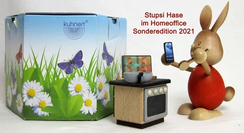 Stupsi Hase im Homeoffice - Sonderedition 2021 - Tischdekoration aus Holz, farbenfrohes Design und ideal für ein kreatives Homeoffice-Ambiente.