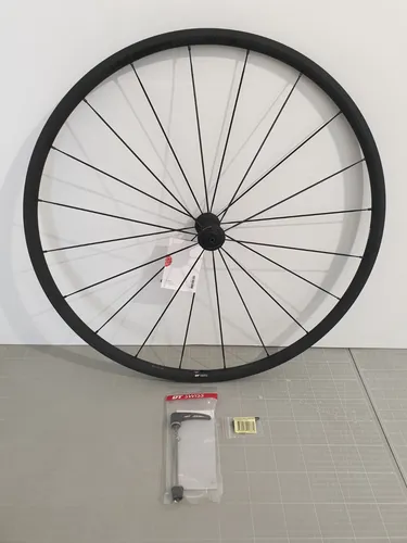 DT Swiss PR 1400 Dicut 21 Tubeless Vorderrad