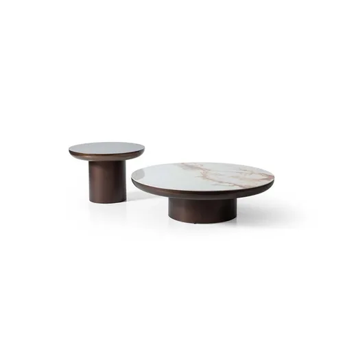 Set aus 2 modernen Beistelltischen mit Marmor- und Metalltischplatte - Elegantes Couchtisch-Set für das Esszimmer, bestehend aus 2 Tischen. Ideal für stilvolle Akzente, mit praktischen Maßen und moderner Optik. Breite: 103 cm, Höhe: 30 cm, Farbe: Braun.