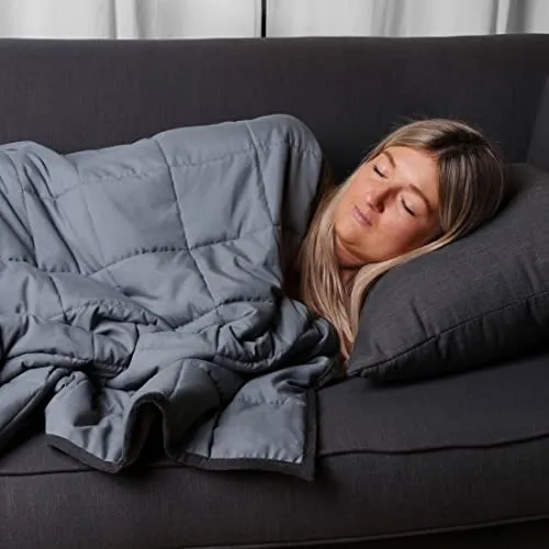 your GEAR Therapiedecke 6 kg – Gewichtsdecke 135x200 cm aus 100% Baumwolle - Entspannen Sie mit der 6 kg Gewichtsdecke, die durch gleichmäßigen Druck für ein angenehmes Schlaferlebnis sorgt. Gefertigt aus hautfreundlicher Baumwolle, ist sie ideal für eine ruhige Nacht und pflegeleicht.