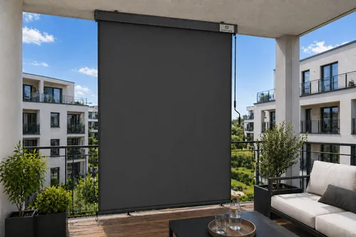 Strattore Senkrechtmarkise für Balkon – Vertikaler Sonnenschutz - Markise für Balkon, ausziehbar und UV-beständig, ideal als Sicht- oder Sonnenschutz. Mit Kurbelantrieb und robustem Gestell für einfache Handhabung und Flexibilität.