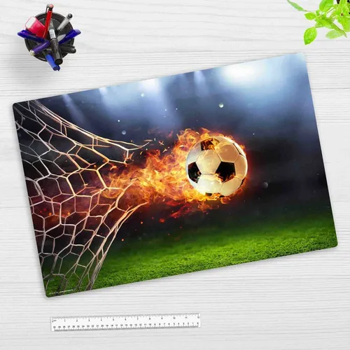 Cover-your-desk Schreibtischunterlage für Kinder - Flammender Fußball - Schreibtischunterlage aus hochwertigem, BPA-freiem Vinyl, 60 x 40 cm, wasserabweisend und perfekt für einen kreativen Arbeitsplatz. Ideal für Kinder und Erwachsene, die Stil und Funktionalität schätzen.