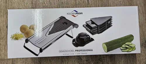 Gemüsehobel PROFESSIONAL bunt - Küchenutensilien, aus hochwertigem Edelstahl für präzise Schnitte und kreatives Gemüseschnitzen in bunten Farben.