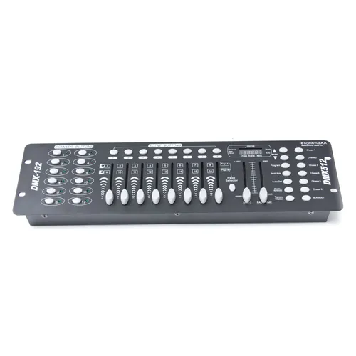 LightmaXX FORGE 192 DMX Controller - Lichtmixer mit 192 DMX Kanälen, 240 Szenen und Rackeinbau, ideal für professionelle Lichtsteuerung bei Events.