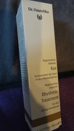Dr. Hauschka Face Care Regeneration Intensiv Kur 40 ml - Tagescremes für reife Haut, regeneriert intensiv und fördert die natürliche Hautelastizität.