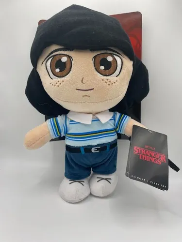 Stranger Things Mike Plüschtier 26cm - Kuscheltiere – Offizielles Lizenzprodukt von Stranger Things, detailgetreue Plüschfigur von Mike Wheeler, ideal zum Kuscheln und Sammeln für echte Fans!