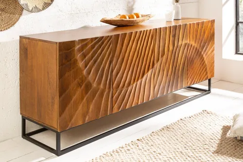 Riess-Ambiente Sideboard SCORPION 180cm - Massivholz & Metall, 3D Schnitzereien - Sideboard aus massivem Mango-Holz mit eleganten 3D Schnitzereien, ideal für ein individuelles Wohnzimmer. Pflegeleicht und montiert geliefert, bringt es Stil und Funktionalität in Ihr Zuhause.