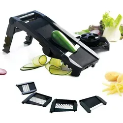 Mastrad Gemüsehobel - Vielseitiger Gemüseschneider mit Fingerschutz - Gemüsehobel für sicheres und schnelles Schneiden von Gemüse in Scheiben, ideal für kreative Gerichte. Mit 5 hochwertigen Edelstahlklingen und einfachem Reinigungsprozess.