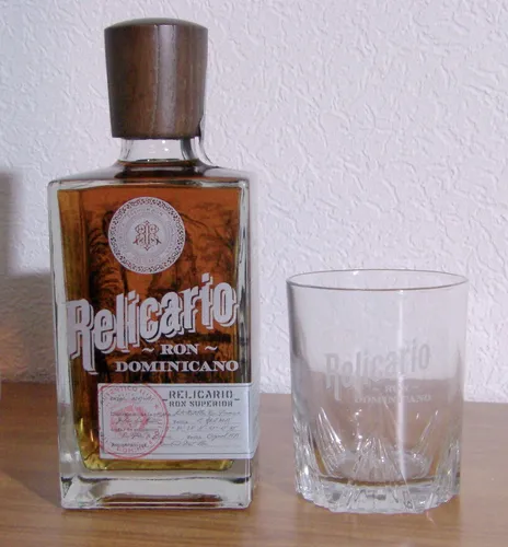 Relicario Superior Dominicano Rum 0,7l 40% Vol. Geschenkset