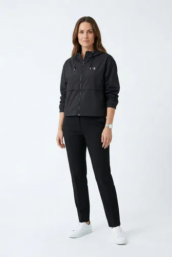 Calvin Klein Jeans Windbreaker Regular Fit mit Kapuze - Stylischer Windbreaker für Outdoor-Aktivitäten. Leichtes, pflegeleichtes Material und verstellbare Kapuze bieten Komfort und Schutz. Ideal für wechselhaftes Wetter.