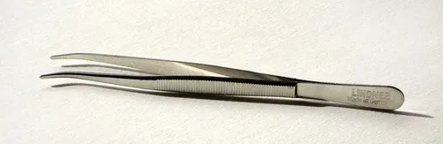 Pinzette 12 cm lang mit abgebogenen Spitzen, vernickelt in schwarz von Lindner