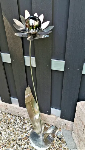 Skulptur Blume Palermo aus Edelstahl, schwarz poliert, 120 cm - Elegante Gartendeko in Blumenform, wetterfest und ideal für Balkon oder Veranda. Hochwertiges Edelstahl-Finish sorgt für Langlebigkeit und modernes Design.