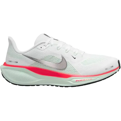 Nike Air Zoom Pegasus 41 Herren Laufschuhe - Weiß/Metallic Silber-Grün, Gr. 45 - Laufschuhe für Herren mit überarbeiteter ReactX-Zwischensohle, die 13% mehr Energierückgabe bietet. Ideal für alle Distanzen und sorgt für Komfort und Stabilität.