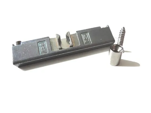 Siegenia Balkontürschnäpper LM 219744 für Metallfenster - Fensterbeschläge & -schlösser, wendbarer Türschnäpper für Aluminiumfenster, ideal für Dreh- und Kippfenster, bietet flexible Montage und hohe Sicherheit.