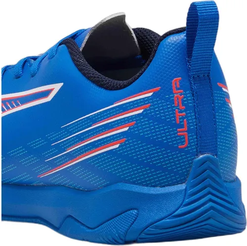 Puma Ultra 6 Play Hallenfußballschuhe Blau EU 31 - Hochwertige Fußballschuhe für Hallenfußball, mit leichtem, stabilisierendem Obermaterial aus mindestens 30% recycelten Materialien. Ideal für Kinder von 8-16 Jahren.