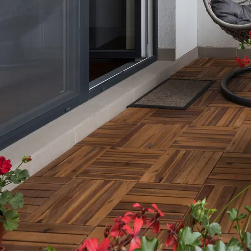 Holzfliese Akazie 30 x 30 cm - Wetterfeste Klickfliesen für Terrasse und Balkon - Außenanbau mit 18 rutschfesten Holzfliesen aus wetterfestem Akazienholz, einfache Montage durch Klicksystem, ideal für stilvolle Terrassen und Balkone.