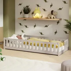 Kids Collective Kinderbett Bodenbett mit Rausfallschutz 90x190 cm - Grau - Das moderne Bodenbett bietet kindgerechte Sicherheit und fördert die Selbstständigkeit. Mit abgerundetem Rausfallschutz und stabiler Kiefernholz-Ausführung ist es ideal für den Übergang vom Gitterbett. Inklusive Lattenrost für optimalen Schlafkomfort.